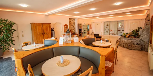 Wellnesshotel Albblick Anwendungsbereich Lounge Sitzbank Alternativ