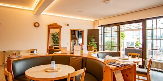 Wellnesshotel Albblick Anwendungsbereich Lounge Sitzbank