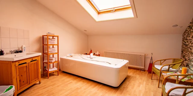 Wellnesshotel Albblick Anwendungsbereich Schwebeliege Thermospa mit Massage
