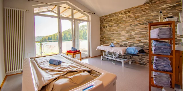 Wellnesshotel Albblick Anwendungsbereich Schwebeliege Thermospa