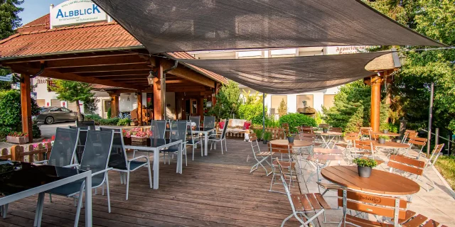 Wellnesshotel Albblick Aussenbereich Biergarten