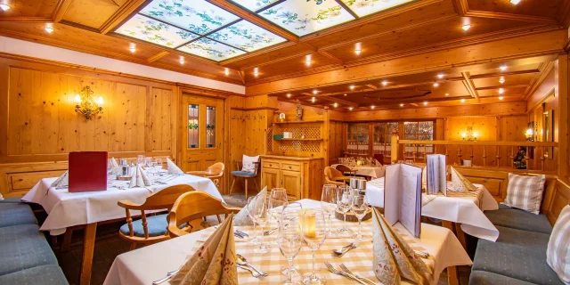 Wellnesshotel Albblick Restaurant Ahnenstube Panorama