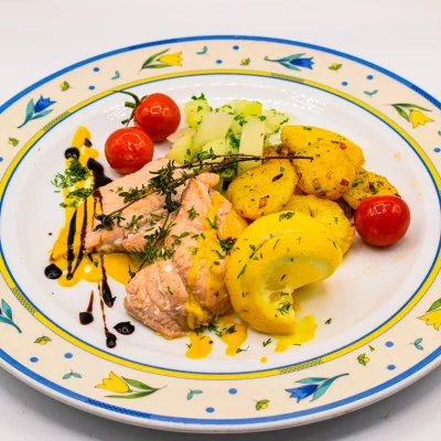 Wellnesshotel Albblick Restaurant Essen Fisch mit Kartoffeln