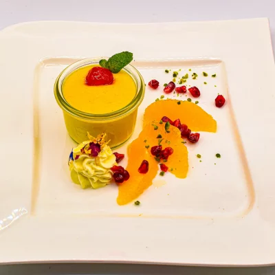 Wellnesshotel Albblick Restaurant Essen Nachtisch Karamellcreme