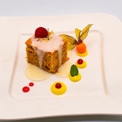 Wellnesshotel Albblick Restaurant Essen Nachtisch Rüblikuchen