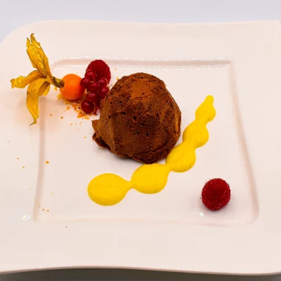 Wellnesshotel Albblick Restaurant Essen Nachtisch Schokokugel