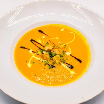 Wellnesshotel Albblick Restaurant Essen Suppe Kuerbis-Kokos