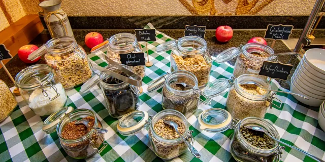 Wellnesshotel Albblick Restaurant Fruehstueck Buffet Muesliecke