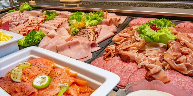 Wellnesshotel Albblick Restaurant Fruehstueck Buffet Raeucherlachs