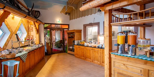 Wellnesshotel Albblick Restaurant Fruehstueck Buffet