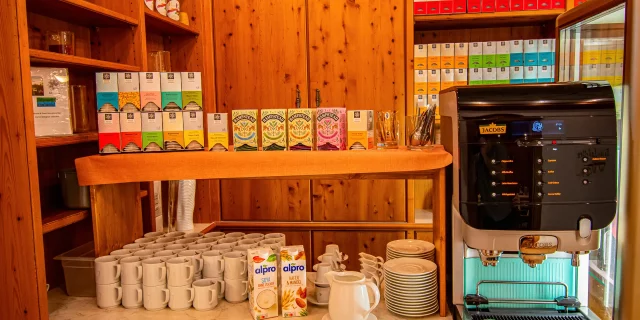 Wellnesshotel Albblick Restaurant Fruehstueck Kaffeemaschine