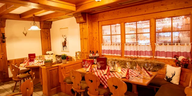 Wellnesshotel Albblick Restaurant Schwarzwaldstube Stammtisch