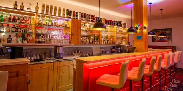 Wellnesshotel Albblick Rezeption Bar Tresen LED Rot