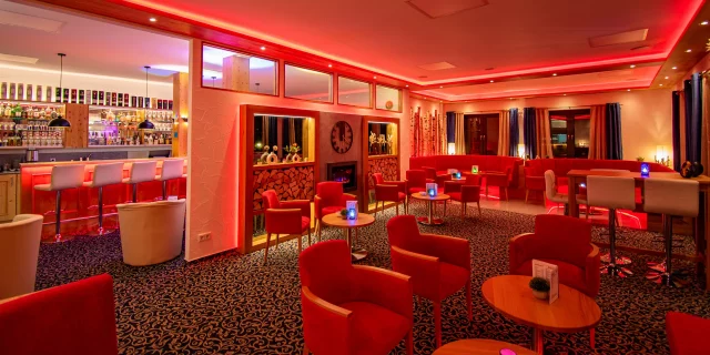 Wellnesshotel Albblick Rezeption Lounge mit Bar