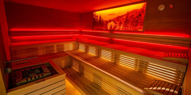 Wellnesshotel Albblick Saunabereich Finnische Sauna LED Rot