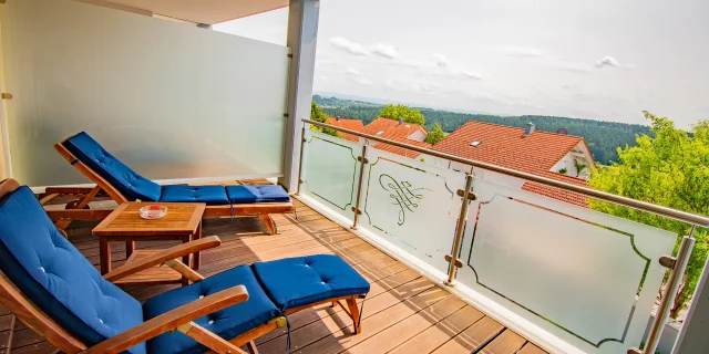 Wellnesshotel Albblick Zimmer Wellnessresidenz-Zimmer Balkon mit Aussicht